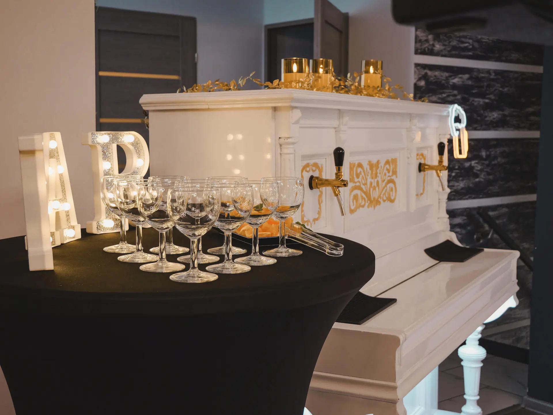 Strefa chillout przy Golden Piano